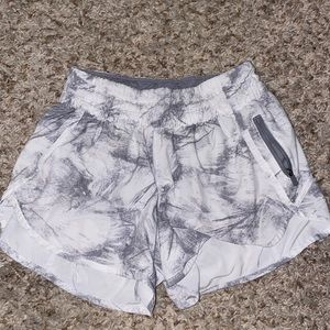 Lululemon tracker shorts